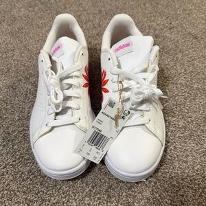 ✨NEW WITH TAG✨Adidas White Sneakers with Pink, Red and Orange Floral Accents